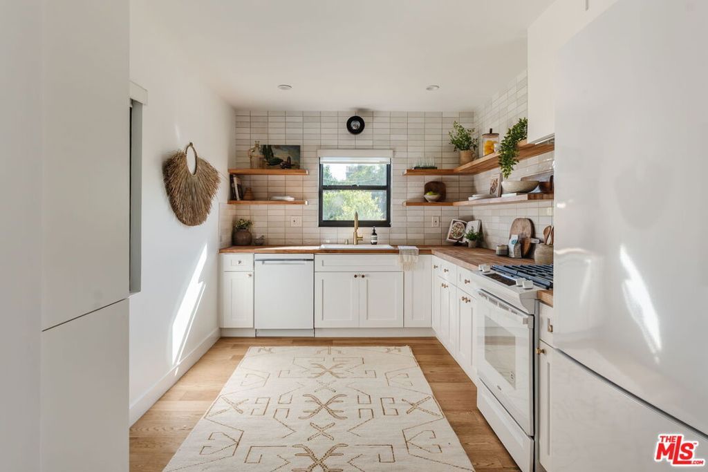 listing image 130727915489633279482