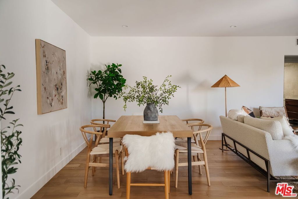 listing image 130725027285916785010