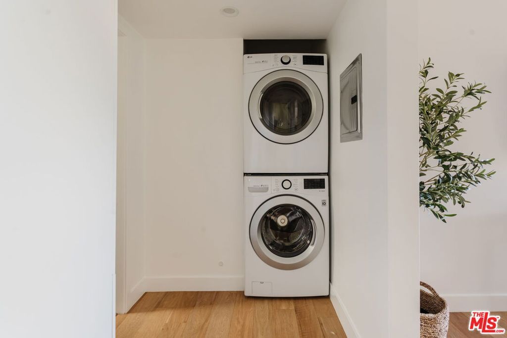 listing image 130727063664320870394