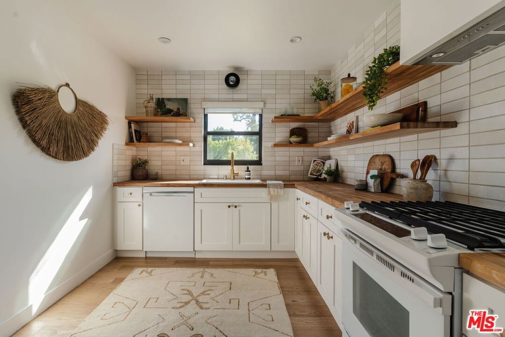 listing image 130723607206495341691