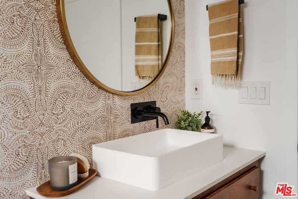 listing image 130729090006408533364