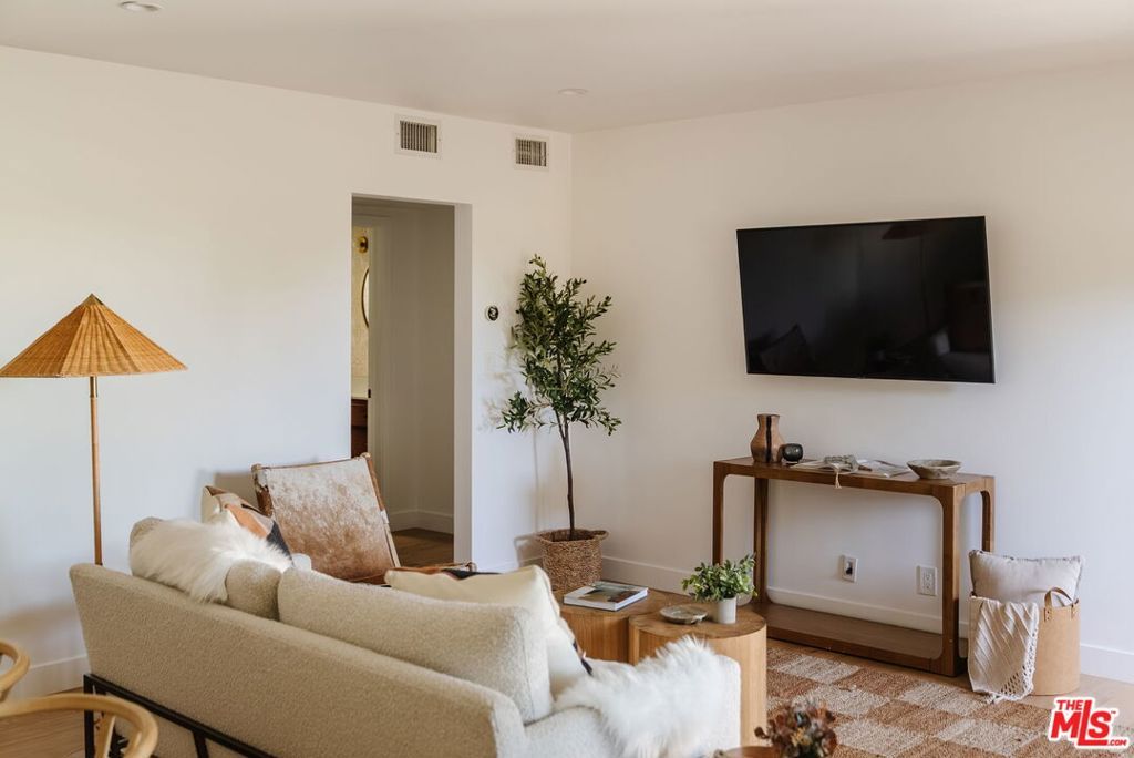 listing image 130725181913803646242