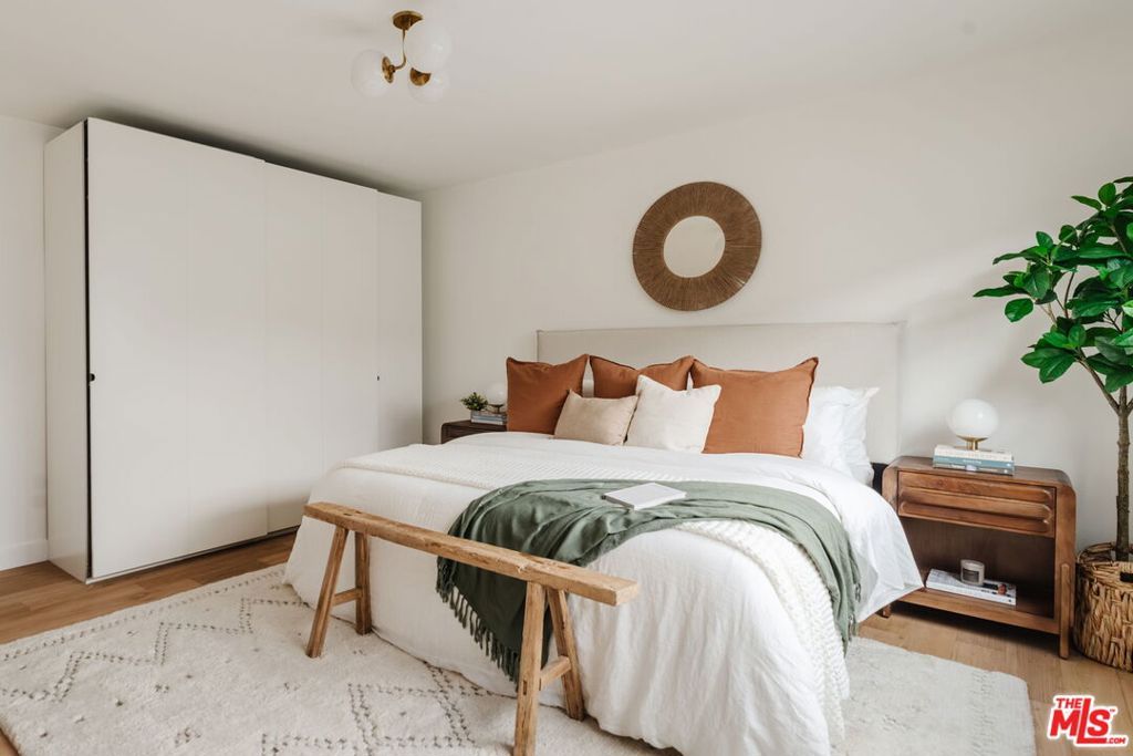 listing image 130725042405243990654