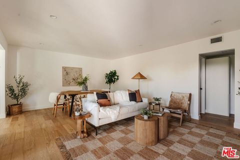 Photo of 1943 12th St #2, Santa Monica, CA 90404 (MLS # 25576777)