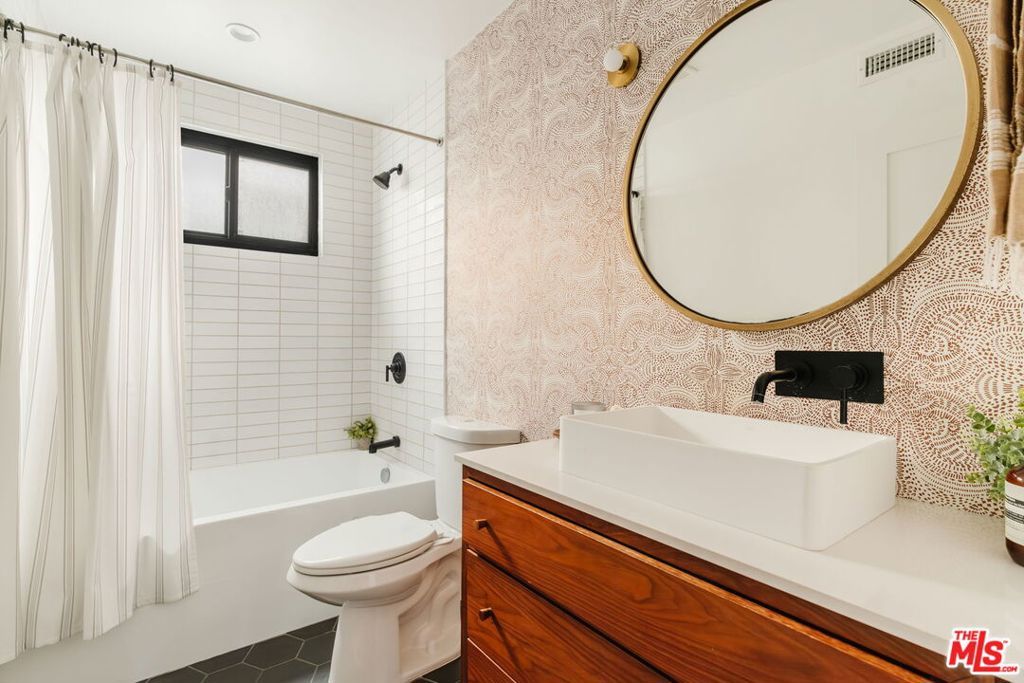 listing image 130725449387458327091