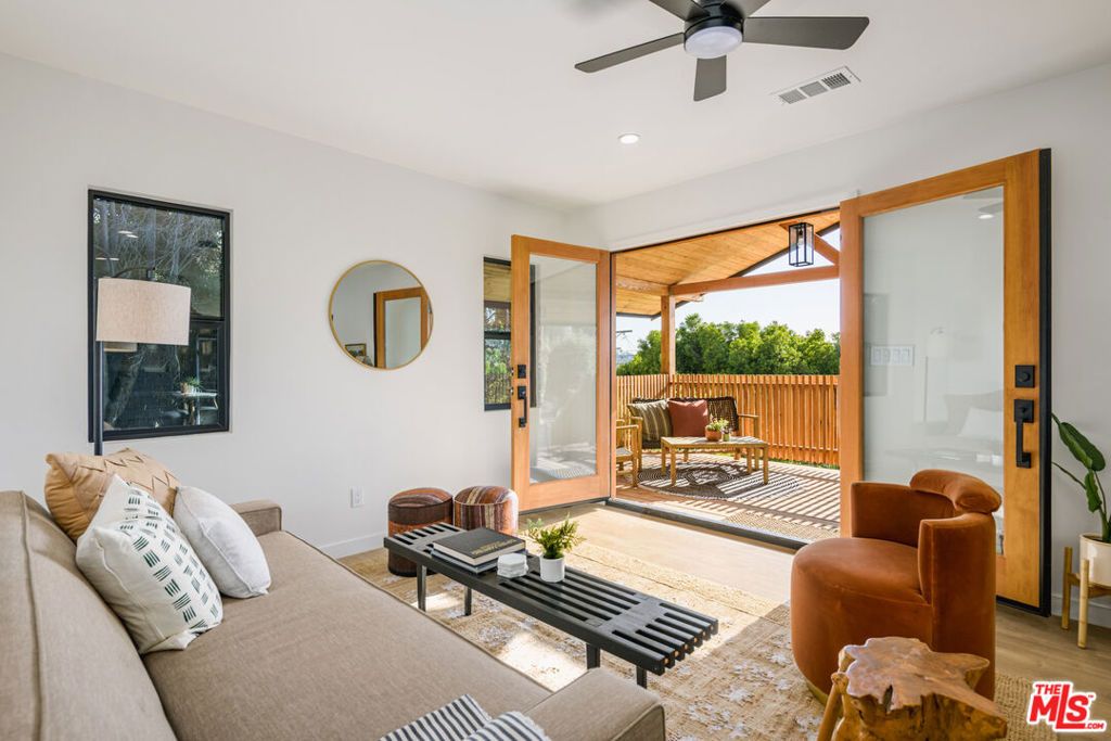 listing image 130728097650411804279