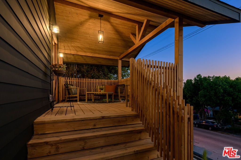 listing image 130728732918600601280