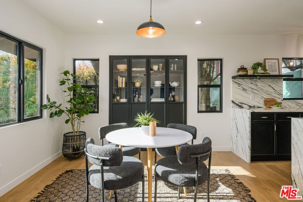 listing image 130724701577231961947