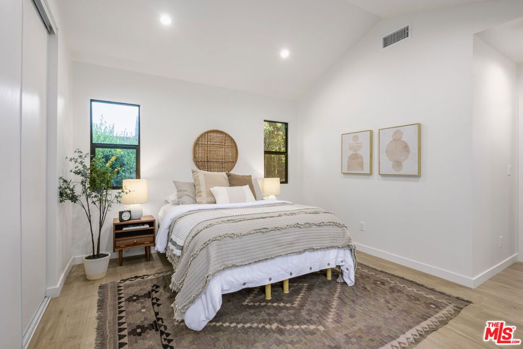 listing image 130721295378836322708