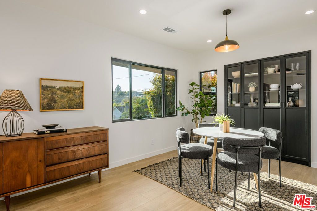 listing image 130727585875165882856