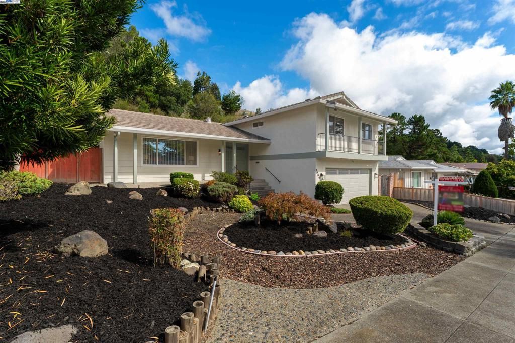 Photo of 7684 Surrey Ln Ln, Oakland, CA 94605 (MLS # 41114963)