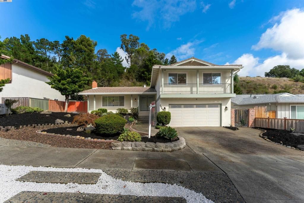 Photo of 7684 Surrey Ln Ln, Oakland, CA 94605 (MLS # 41114963)