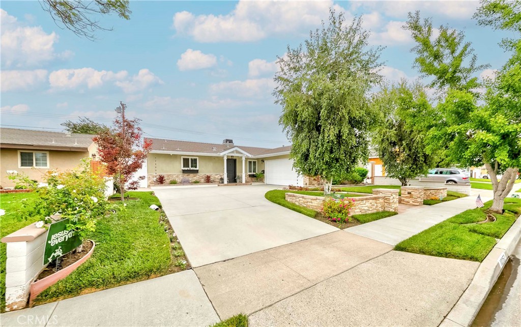 10252 Lorraine Lane