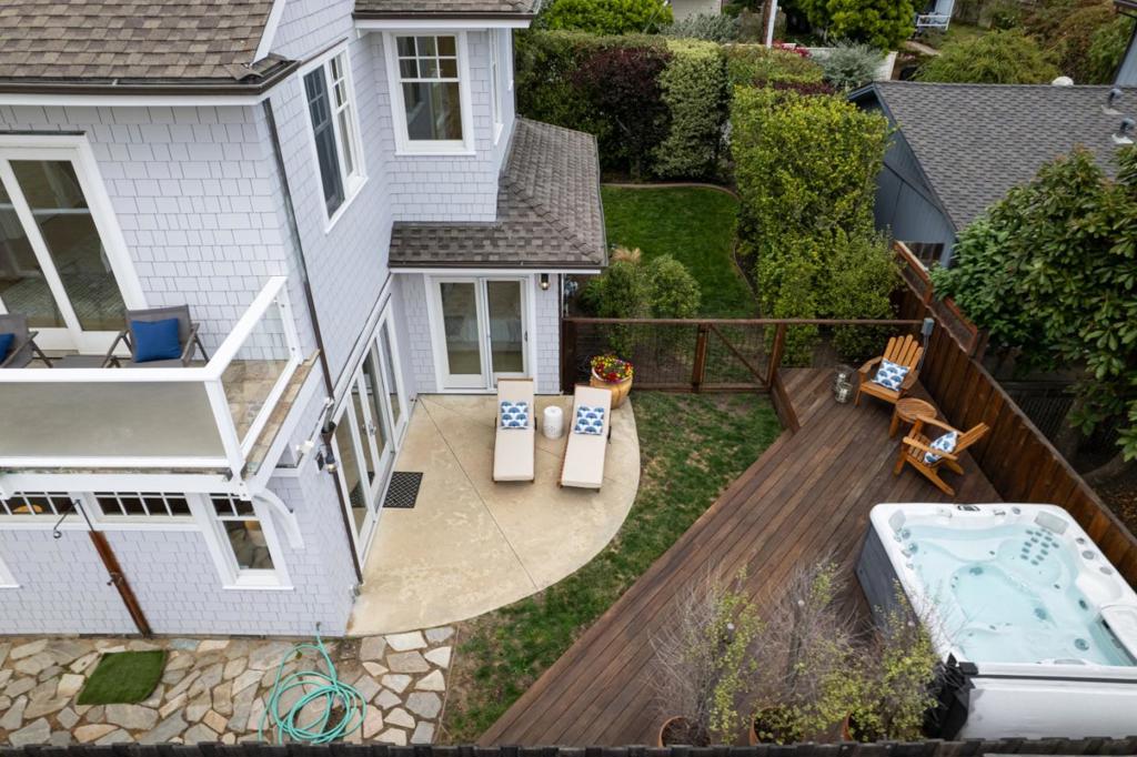 2 Alameda Avenue