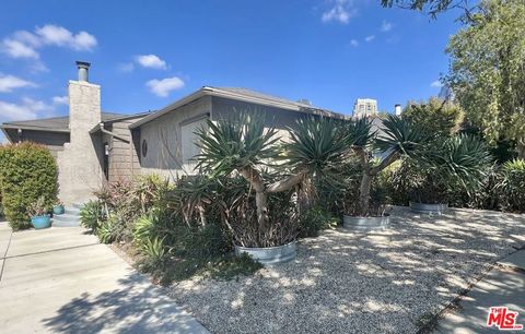 Photo of 10351 Keswick Avenue, Los Angeles, CA 90064 (MLS # 26657901)