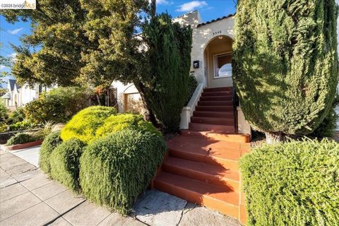 Photo of 5340 Walnut St ST, Oakland, CA 94619 (MLS # 41135019)