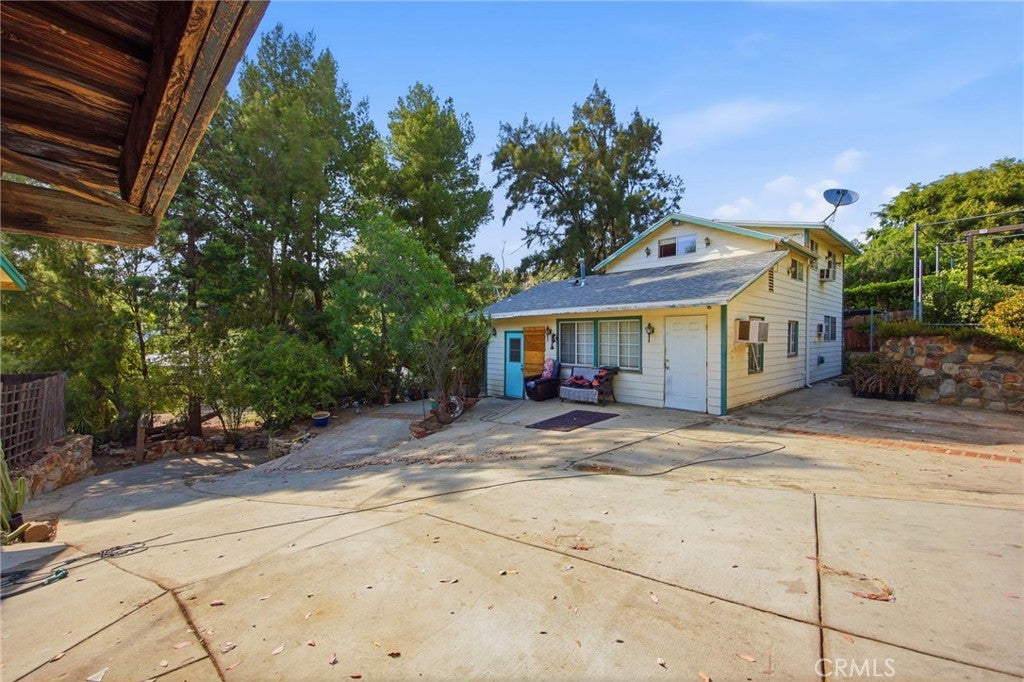 10064 Sunland Boulevard
