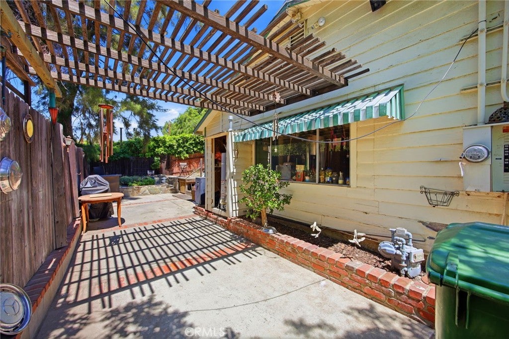 10064 Sunland Boulevard