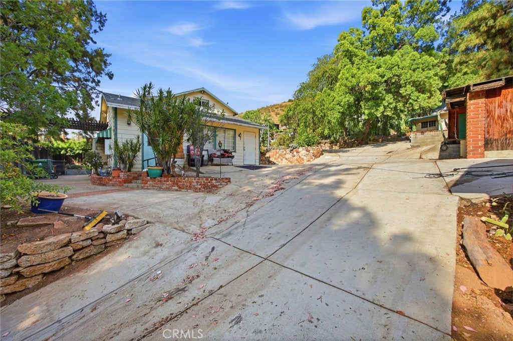 10064 Sunland Boulevard