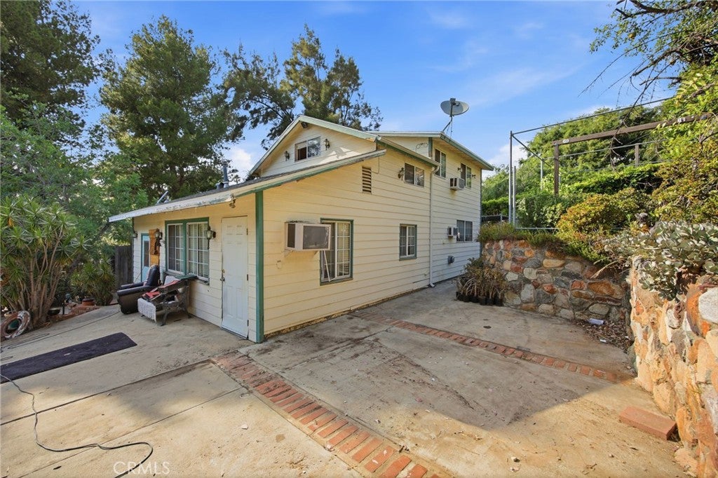 10064 Sunland Boulevard