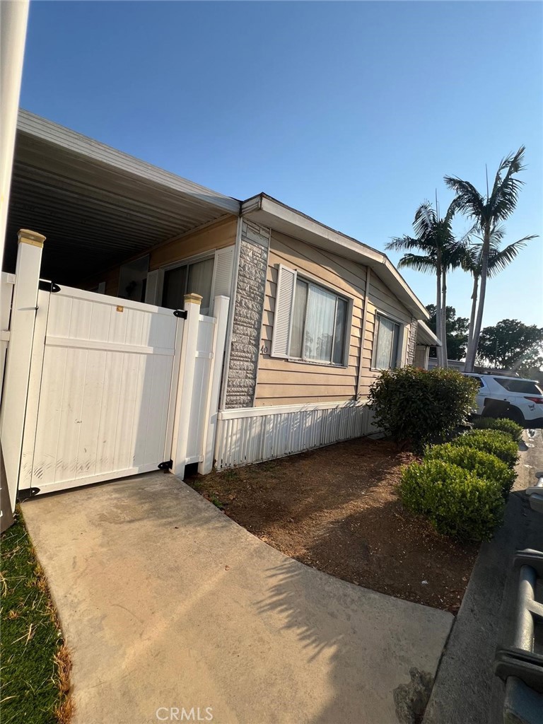 201 W Collins Avenue 40