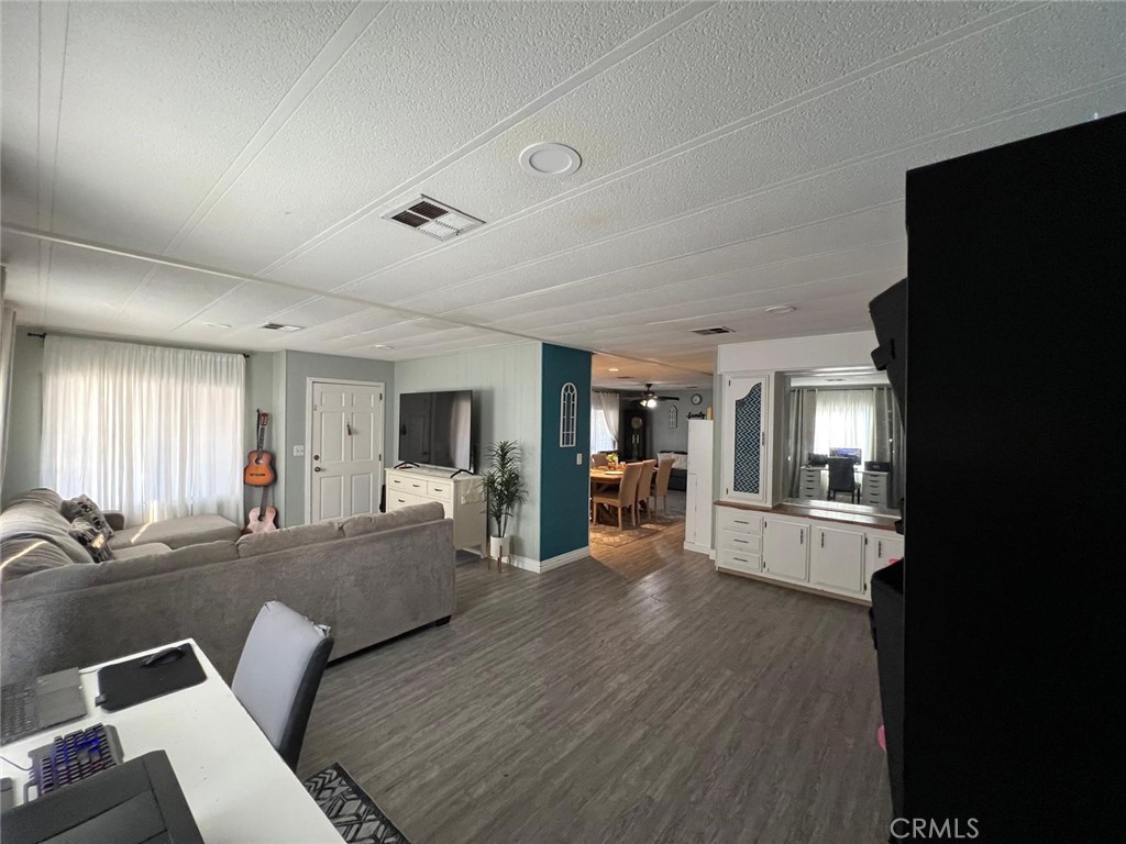 201 W Collins Avenue 40
