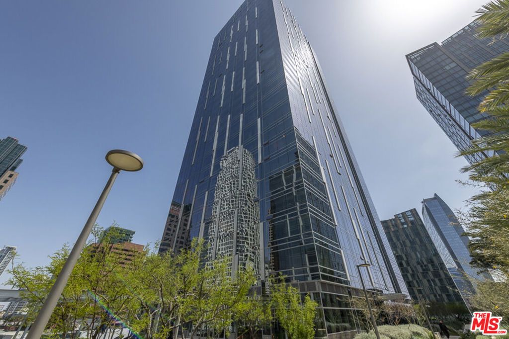 Photo of 877 Francisco Street #919, Los Angeles, CA 90017 (MLS # 25622271)