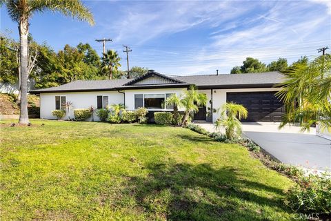 Photo of 2620 Calle Limonero, Thousand Oaks, CA 91360 (MLS # SR25266426)