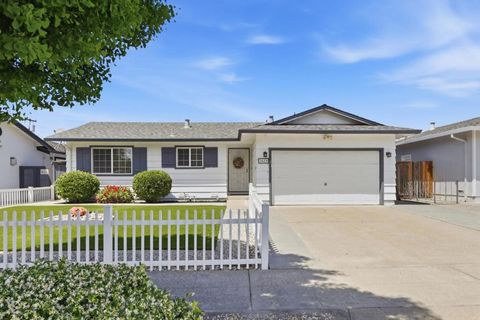 Photo of 2619 Poplarwood Way, San Jose, CA 95132 (MLS # ML82043627)