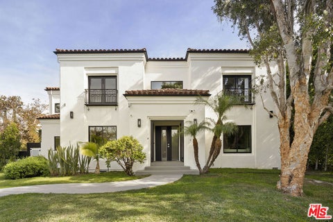 Photo of 400 S Mccadden Place, Los Angeles, CA 90020 (MLS # 26102358)