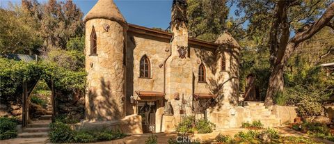 Photo of 8978 Wonderland Avenue, Los Angeles, CA 90046 (MLS # TR26045317)