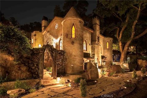 Photo of 8978 Wonderland Avenue, Los Angeles, CA 90046 (MLS # TR26045317)