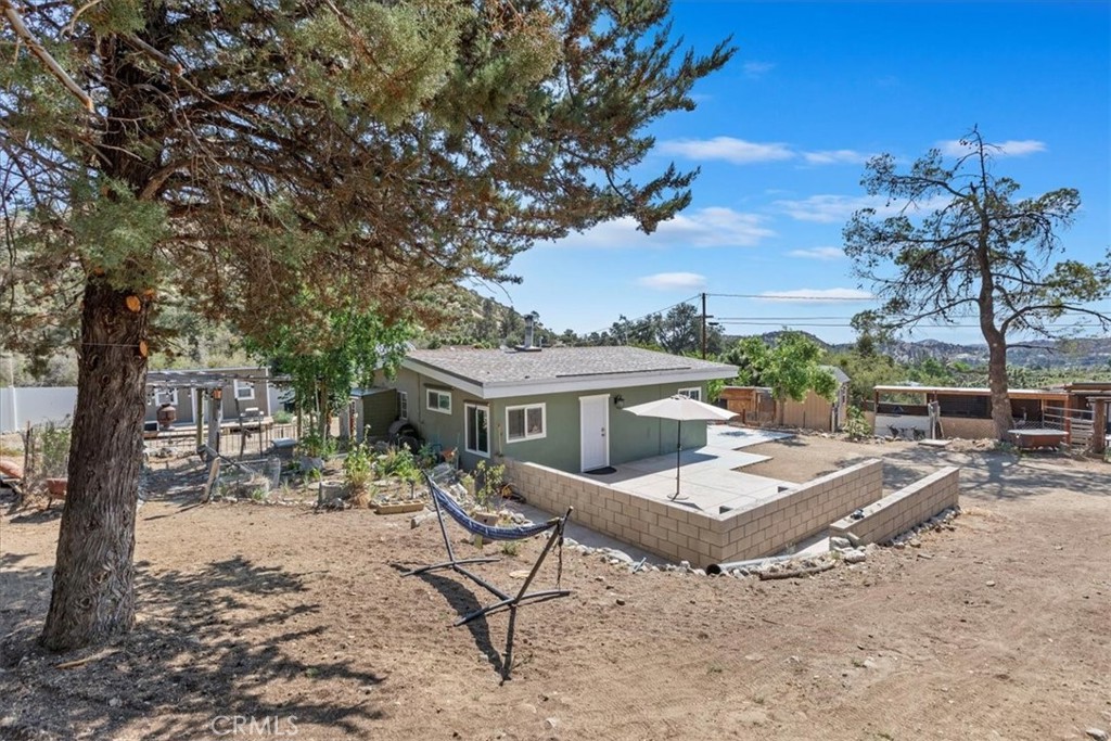 1946 Desert Front Road