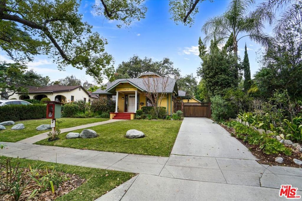 Photo of 1635 Loma Vista Street, Pasadena, CA 91104 (MLS # 26642707)