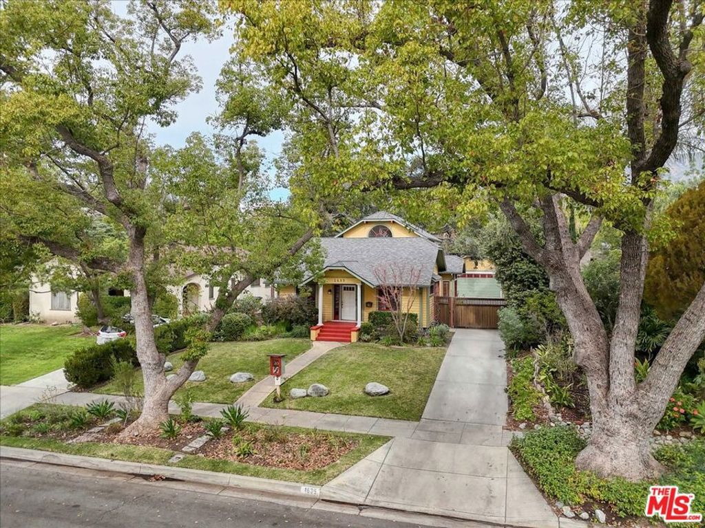 Photo of 1635 Loma Vista Street, Pasadena, CA 91104 (MLS # 26642707)