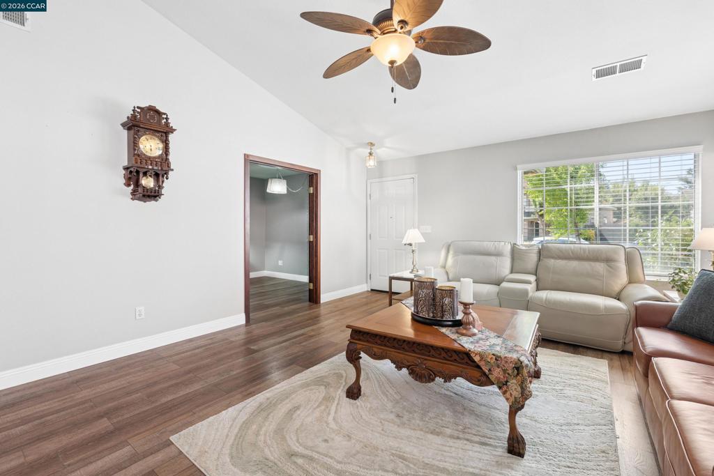 813 Topaz Cir