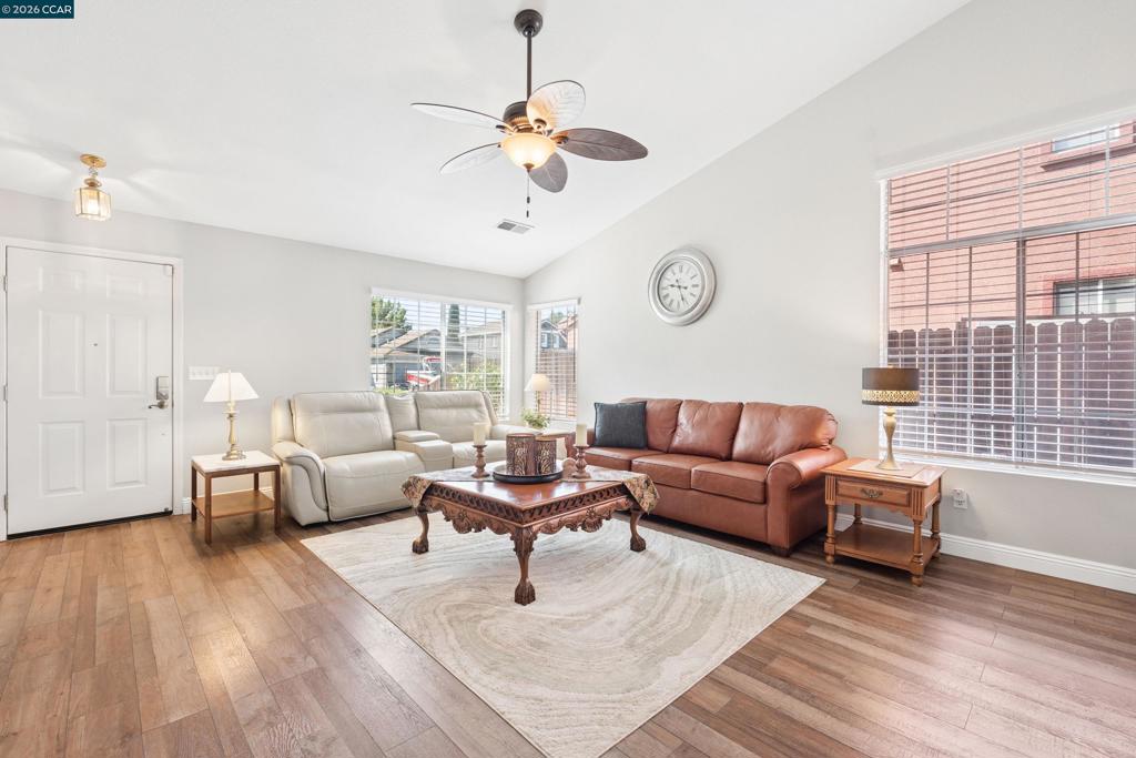 813 Topaz Cir