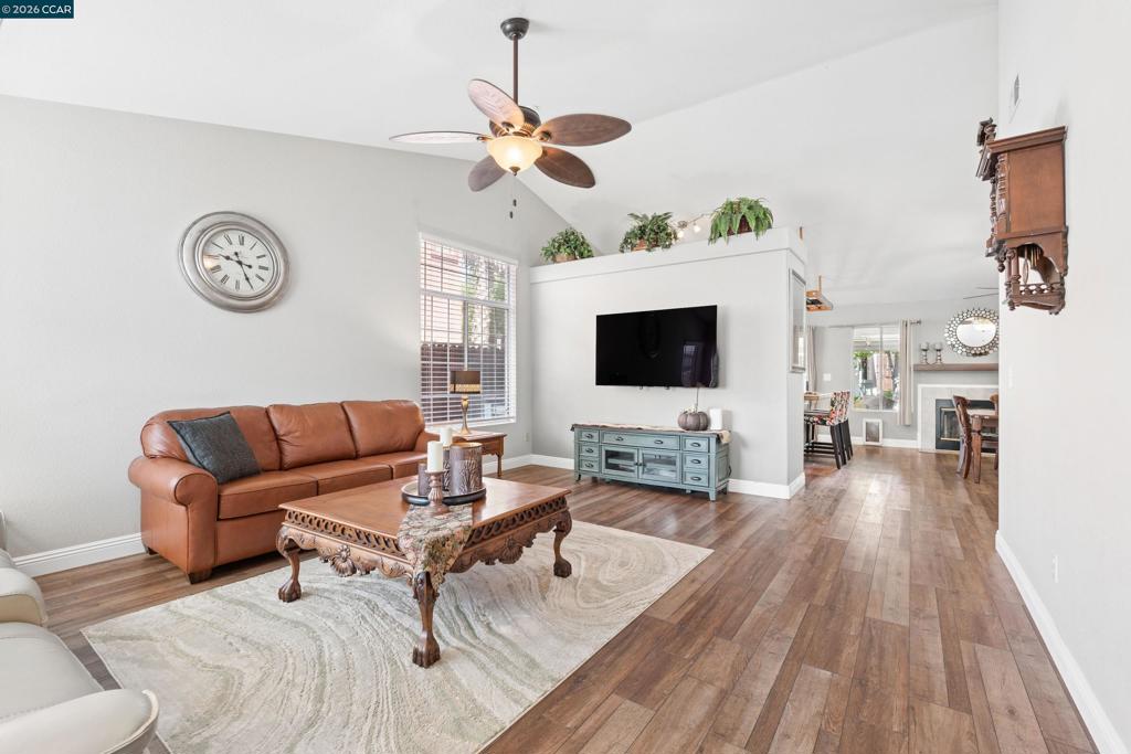 813 Topaz Cir