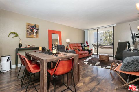 Photo of 600 W 9th Street #810, Los Angeles, CA 90015 (MLS # 25609395)