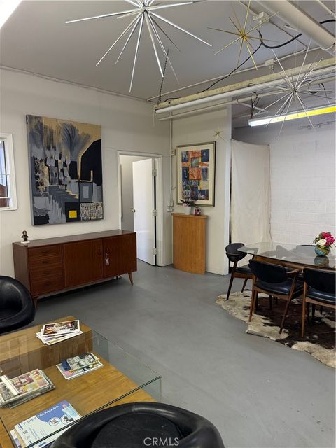 Photo of 443 S S VICTORY St, Burbank, CA 91505 (MLS # SR26066211)