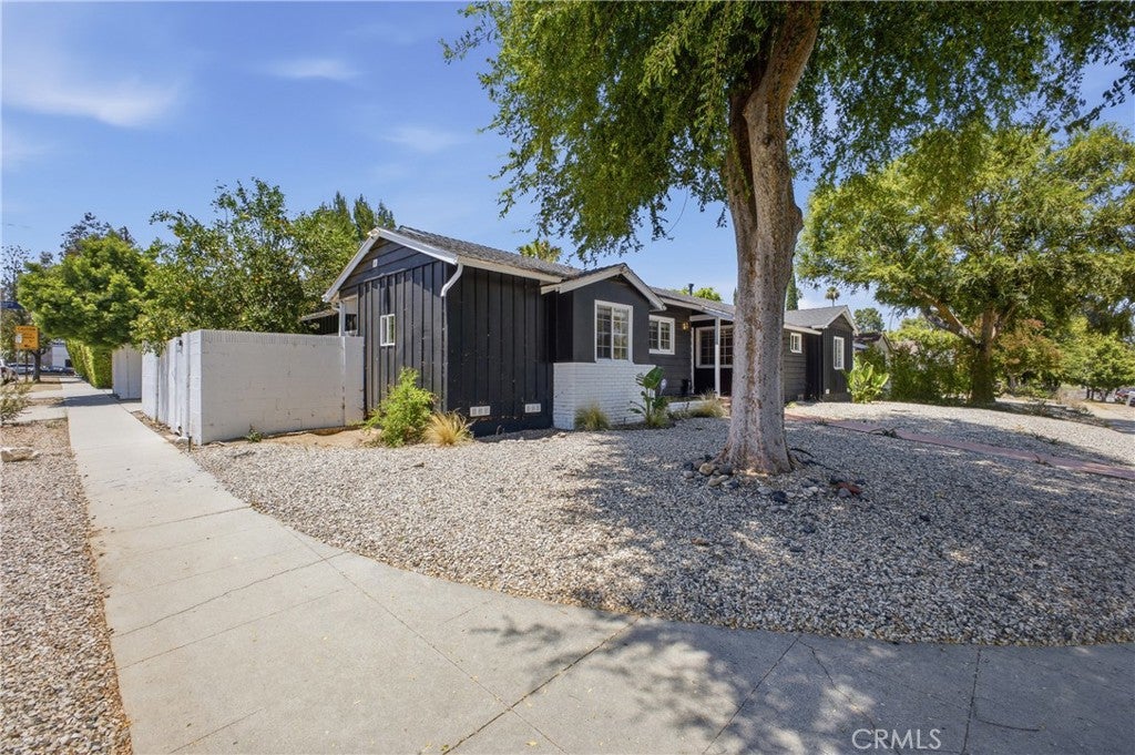 Photo of 5521 Mclennan Avenue, Encino, CA 91436 (MLS # GD26180519)
