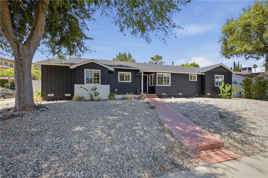 Photo of 5521 Mclennan Avenue, Encino, CA 91436 (MLS # GD26180519)