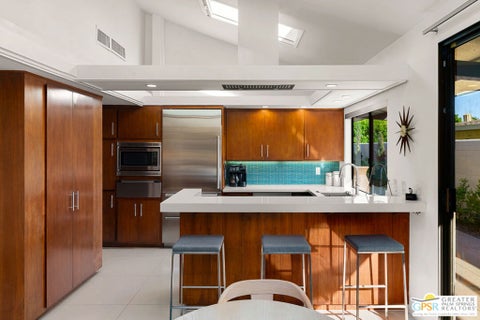 Tiny photo for 555 W Arenas Road #6, Palm Springs, CA 92262 (MLS # 26102889PS)