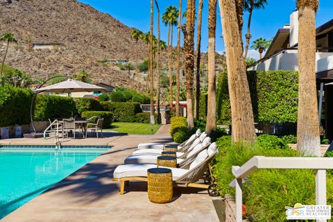 Tiny photo for 555 W Arenas Road #6, Palm Springs, CA 92262 (MLS # 26102889PS)