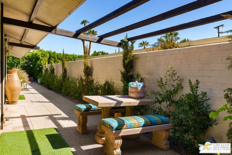 Tiny photo for 555 W Arenas Road #6, Palm Springs, CA 92262 (MLS # 26102889PS)