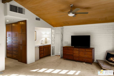 Tiny photo for 555 W Arenas Road #6, Palm Springs, CA 92262 (MLS # 26102889PS)