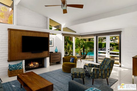 Tiny photo for 555 W Arenas Road #6, Palm Springs, CA 92262 (MLS # 26102889PS)