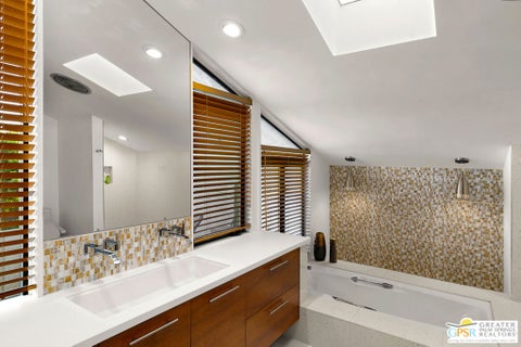 Tiny photo for 555 W Arenas Road #6, Palm Springs, CA 92262 (MLS # 26102889PS)