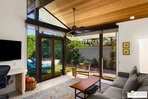Tiny photo for 555 W Arenas Road #6, Palm Springs, CA 92262 (MLS # 26102889PS)