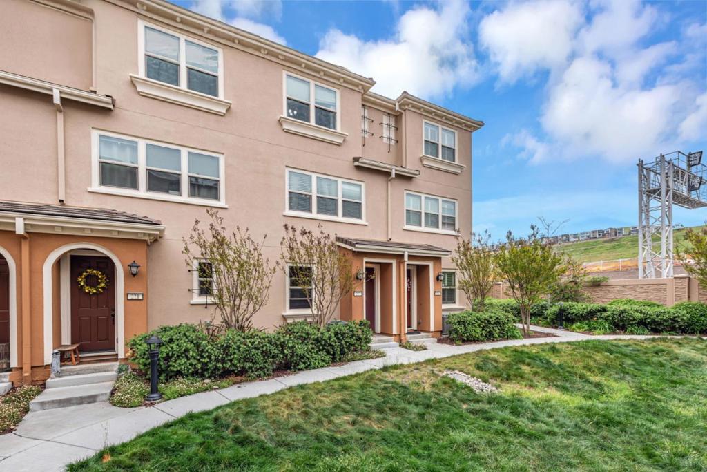 227 SIDERNO Court